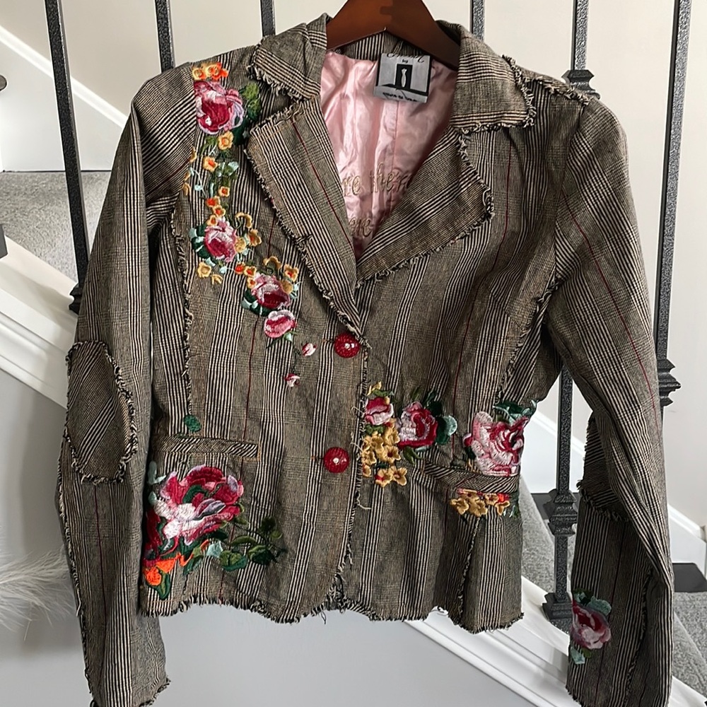 Gorgeous blazer by Carmen by dance in Paris sz M.